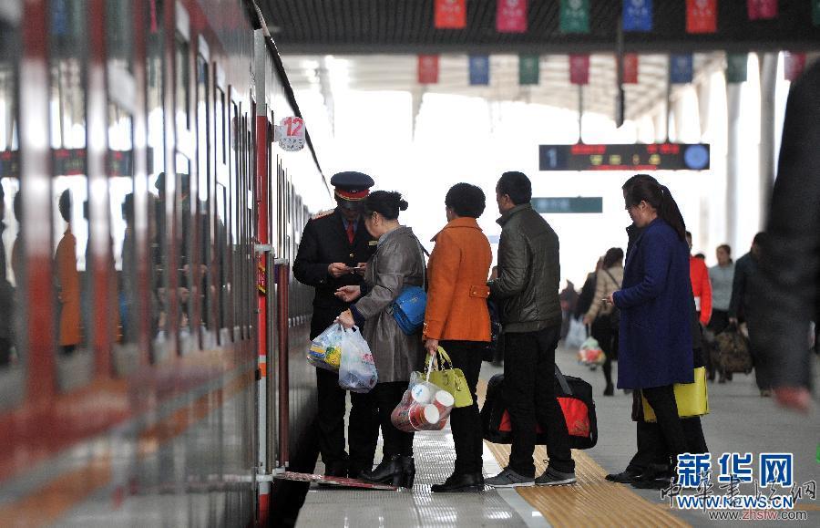 （關(guān)注春運(yùn)）（1）2015年春運(yùn)蘭鐵銀川客運(yùn)段旅客發(fā)送量突破140萬人次