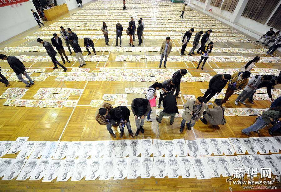 （社會(huì)）（1）南京：美術(shù)高考模擬考試閱卷工作集中展開(kāi)