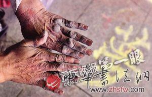 獨腿男子街頭畫蒙娜麗莎 能力超許多美院學生