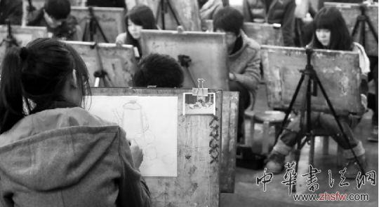 美術聯(lián)考人數(shù)或“四連降”