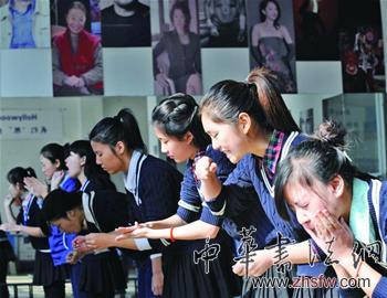 藝考心酸淚:美術生一天畫15小時