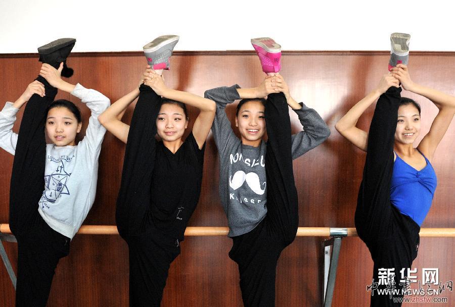 四胞胎姐妹同赴藝考路 組圖 (晚報(bào))(1)四胞胎姐妹同赴藝考路