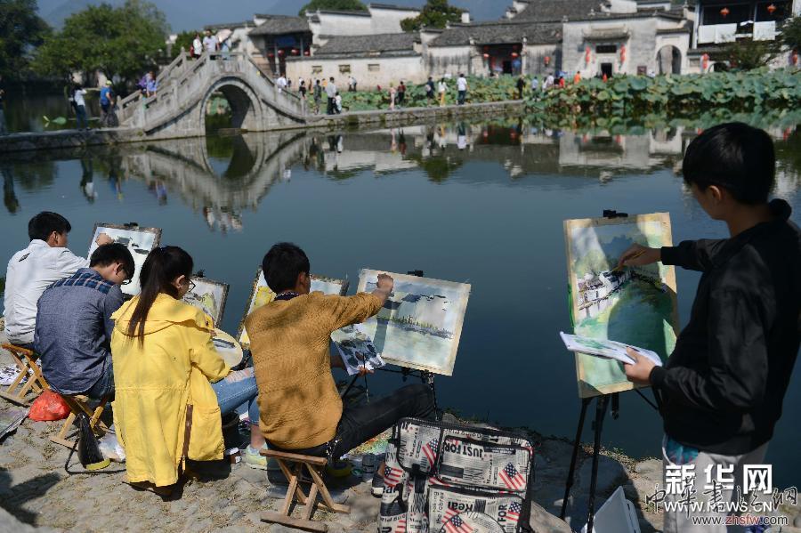 （社會(huì)）（1）&ldquo;畫(huà)里鄉(xiāng)村&rdquo;寫(xiě)生熱
