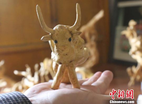 甘肅白銀農(nóng)民惟妙惟肖的枸杞根雕