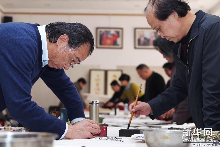 北京美術(shù)家送畫下鄉(xiāng) 圖 (晚報)(1)北京美術(shù)家送畫下鄉(xiāng)