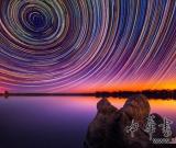 超長(zhǎng)曝光技術(shù)拍攝夜空 照片神似梵高星夜