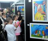 南非兒童繪畫展呼吁保護(hù)犀牛 圖