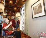 李可染夫人觀《雄獅渡江圖》