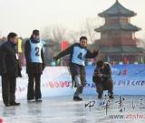 北京什剎海再現(xiàn)“冰上蹴球” 300年前曾盛行