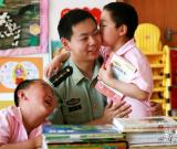 大手拉小手 共繪“中國夢”