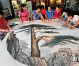 大型刺繡《黃山迎客松》江蘇鎮(zhèn)湖封針 圖