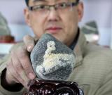 山東無(wú)棣：奇石出現(xiàn)“羊”圖案