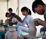 云南：華寧舉行陶藝?yán)魅珖堎?圖