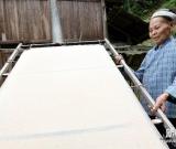 貴州瑤寨手工棉紙作坊漸有生機(jī) 組圖