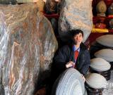 癡迷奇石的顧發(fā)光 圖