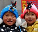 戴“春雞”迎立春