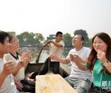 京城什剎海第一屆櫓工競(jìng)技比賽拉開(kāi)帷幕 組圖