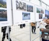 首屆“金駒獎(jiǎng)”世界大學(xué)生攝影展在江西上饒展出 圖