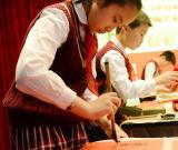 校園里感受書法魅力 組圖