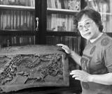 工美大師千年楠木上雕刻《清明上河圖》