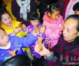 跟著美術(shù)家做泥塑(圖)