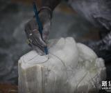 印度歷史古城瓦拉納西的石雕工坊 圖