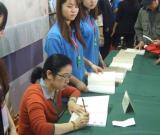 孫曉云簽售手書小楷《道德經(jīng)》場面火爆