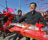 煙臺漁民歡慶漁燈節(jié) 圖