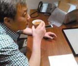 2.81億港元雞缸杯喝茶 回應(yīng)：激情了喝一口