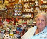 英81歲老嫗迷戀收藏 藏品堆滿住所(圖)