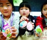 花樣民俗迎立夏:剝蠶豆、繪彩蛋、稱體重