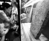 張自忠將軍“初葬碑”展出 1952年麥田發(fā)現(xiàn)