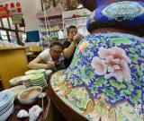 北京琺瑯廠打造4米高景泰藍花鳥大瓶 圖