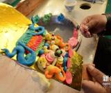 藏族農(nóng)牧民傳承酥油花技藝