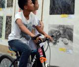 貴州畢節(jié)舉行中小學(xué)生畫展 圖