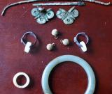 江蘇省宿遷市出土漢代琉璃珠等多件文物