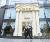 藝術(shù)家取經(jīng)中華文化 “達(dá)芬奇”反披“洋皮”