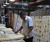 第一屆“蓮花水城(溫泉)杯”書畫大賽評(píng)審現(xiàn)場(chǎng)