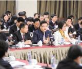 濟(jì)濟(jì)一堂認(rèn)真審議