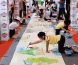 兩岸少兒共繪書畫長卷 圖