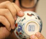 香港蘇富比春拍：明成化斗彩雞缸杯刷新中國(guó)瓷器拍賣新紀(jì)錄