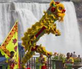 中國舞獅亮相尼亞加拉瀑布 組圖