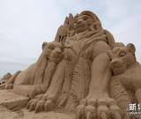 山東威海：百座藝術(shù)沙雕亮相海灘迎“五一” 圖