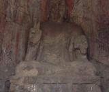 洛陽龍門石窟現(xiàn)剪刀手賣萌佛像 圖