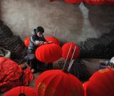 山西運城“燈籠村”燈籠制作銷售忙