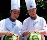 西瓜上雕刻世界杯球星 組圖