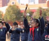 南京小學(xué)生跳“書法操”一筆一畫寫漢字