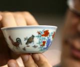 藝術(shù)市場寒風(fēng)蕭瑟衍生產(chǎn)品紅梅初綻