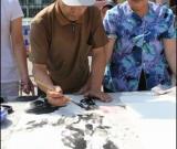 延吉藝術(shù)家現(xiàn)場揮毫潑墨為災(zāi)區(qū)籌善款